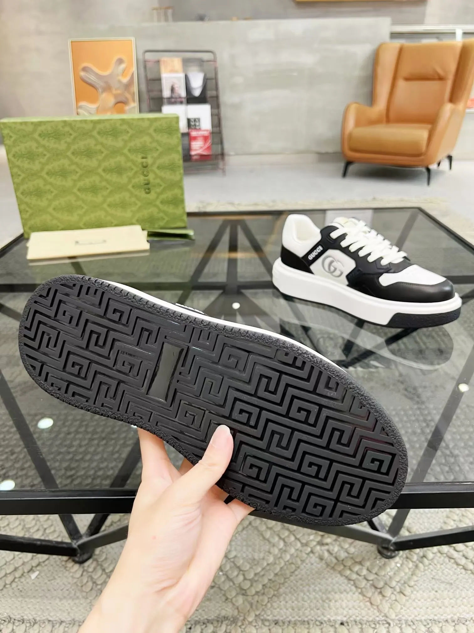 Men's Men's Shoes Men's Men's 💰460 new men's shoes GUCCI [Lightning] latest shoes shipped. Original quality, fashionable, made of special materials, sheepskin lining, brand new packaging. The foot feels super comfortable and the workmanship is impeccable. Size: 38-45